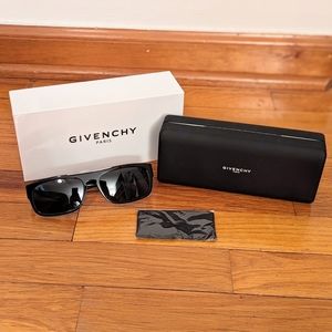 New In Original Packaging Givenchy 57mm Black Rectangle Sunglasses